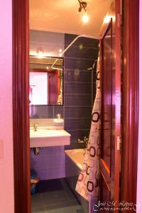 Ett badrum på Hostal Restaurante El Final