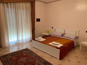 a bedroom with a large bed with towels on it at Casa di Antonello in Cosenza