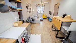 Kuchyňa alebo kuchynka v ubytovaní D16 Athens Apartment - 5' mins to Petralona Metro + 18 fotografií