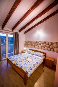 Fotografia z galérie ubytovania Apartment in Lopar with Balcony, Air condition, WIFI (4739-3) v destinácii Lopar