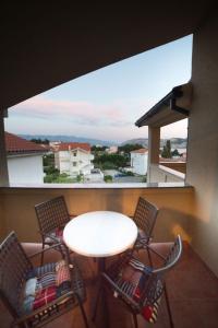 Fotografia z galérie ubytovania Apartment in Lopar with Balcony, Air condition, WIFI (4739-3) v destinácii Lopar
