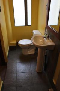 Baðherbergi á Aji Hostel