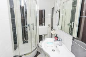 Koupelna v ubytování Apartments Lidija + 11 fotografií