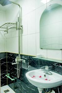 a bathroom with a sink and a mirror at OYO 1143 Thu Giang Hotel in Hanoi