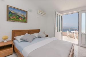 En eller flere senge i et værelse på Apartments Luca