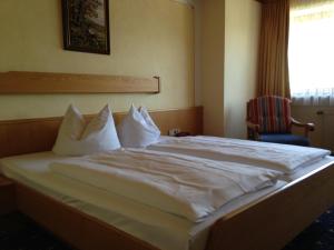 Postel nebo postele na pokoji v ubytování Hotel Bergheimat