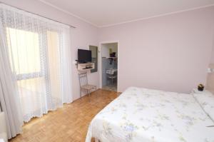 Postel nebo postele na pokoji v ubytování Apartments Ederina