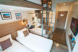 Postel nebo postele na pokoji v ubytování Lub d Manila Makati - Central Makati, Near Nightlife