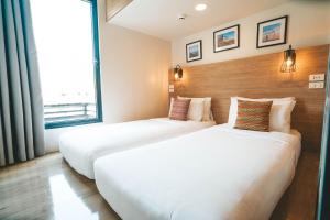 Postel nebo postele na pokoji v ubytování Lub d Manila Makati - Central Makati, Near Nightlife
