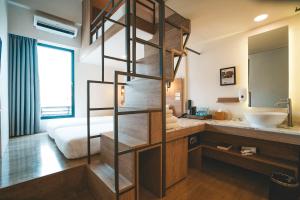 Postel nebo postele na pokoji v ubytování Lub d Manila Makati - Central Makati, Near Nightlife