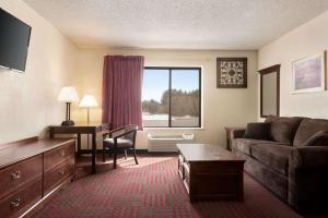 Imagen de la galería de Days Inn by Wyndham Eagle River, en Eagle River