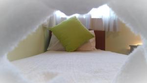 A bed or beds in a room at 360 Panorama House - Gazing at Horizon and the Stars of the Galaxy in the night - Fresh Cool breeze most of the time - just 7 min from the beach
