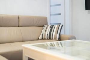 Posedenie v ubytovaní Kolorowe Balkony - Stylowy Apartament nad Morzem by Noclegi Renters