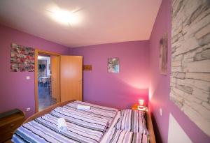 Fotografie z fotogalerie ubytování Apartment in Lopar with Balcony, Air condition, WIFI (4738-2) v destinaci Lopar