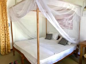 Cama o camas de una habitación en Star Rest Surf Camp Arugambay