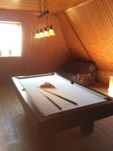a large table in a room in a attic at Ferienhaus-fuer-die-Grossfamilie-oder-Gruppenhaus-auf-dem-Ferien-und-Bauernhof-Nielson-in-Inselmitte in Bisdorf