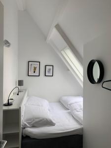 En eller flere senger på et rom på Boothuis Harderwijk