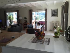a kitchen with a bowl of fruit on a counter at MAISON BELLEVUE 3 étoiles 4 à 10P in Laruns