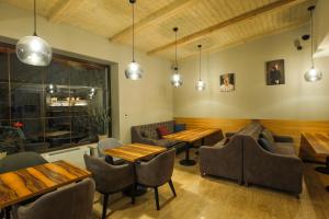 CHALET DILIJAN Hotel & Restauarant的休息区