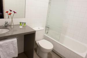 A bathroom at MH Apartments Tetuan Még 20 kép