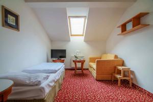 Кровать или кровати в номере Romania