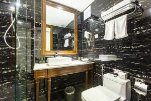 Un baño de Adaline Hotel and Suite