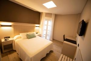 Posteľ alebo postele v izbe v ubytovaní Hotel Diufain