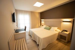 Posteľ alebo postele v izbe v ubytovaní Hotel Diufain