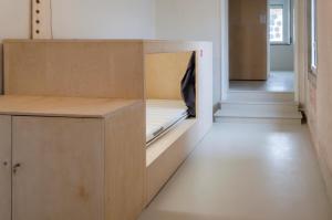 Habitación con cama dentro de una caja en RIPOSINO, en Marmirolo