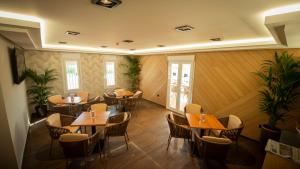 Posedenie v ubytovaní Hotel Diufain