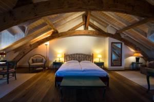 a bedroom with a king sized bed in an attic at Auberge du Raisin in Cully