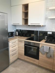 Kuchyňa alebo kuchynka v ubytovaní Apartament SZTOKHOLM