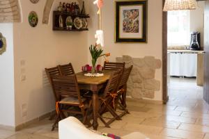 a dining room with a wooden table and chairs at Casa Rana in Recanati