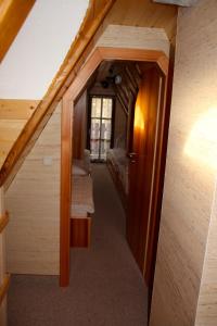 a hallway in a house with a staircase with benches at Ferienhaus auf der Kauperinsel in Burg