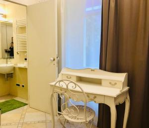 A bathroom at MIMI'S HOME casa per vacanze Még 37 kép