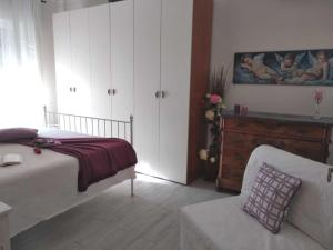 A bed or beds in a room at La Casetta - Near the sea & free parking