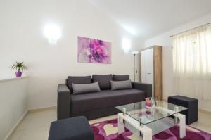 Гостиная зона в House Riva