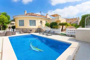Bazén v ubytovaní CH Villa Costablanca Ciudad Quesada alebo v jeho blízkosti