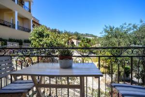 A balcony or terrace at Yiannas Studio
