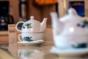 Coffee and tea making facilities at Yiannas Studio
