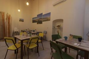 Reštaurácia alebo iné gastronomické zariadenie v ubytovaní Il sentiero dell'Itria