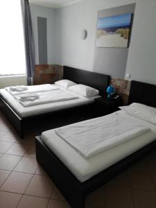 Postel nebo postele na pokoji v ubytování Angel Hotel