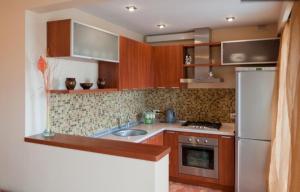 Kuhinja ili čajna kuhinja u objektu Modern Apartment with Panoramic View near Metro 23August