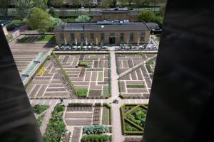 an aerial view of a garden in front of a building at Villa Augustus in Dordrecht