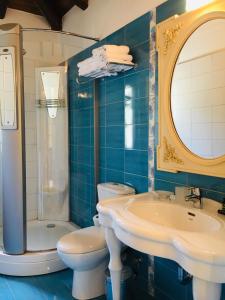 a bathroom with a sink and a toilet and a mirror at Ilaeira Mountain Resort in Toriza