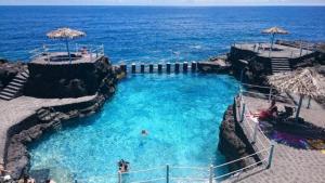 basen na środku oceanu w obiekcie Blue Views w mieście Los Sauces