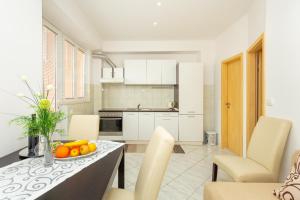 Kuchyň nebo kuchyňský kout v ubytování Apartments Vesna