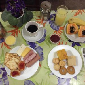 Svečiams siūlomi pusryčių variantai apgyvendinimo įstaigoje Hotel Pirahy