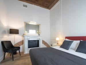 Televiisor ja/või meelelahutuskeskus majutusasutuses Gemini Suites Navona