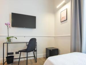 Televiisor ja/või meelelahutuskeskus majutusasutuses Gemini Suites Navona